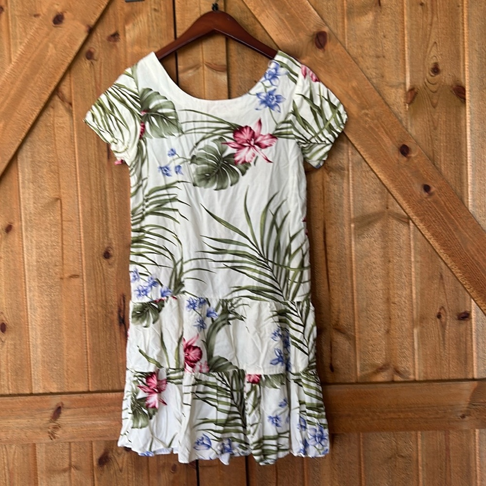 Hawaiian flowy dress